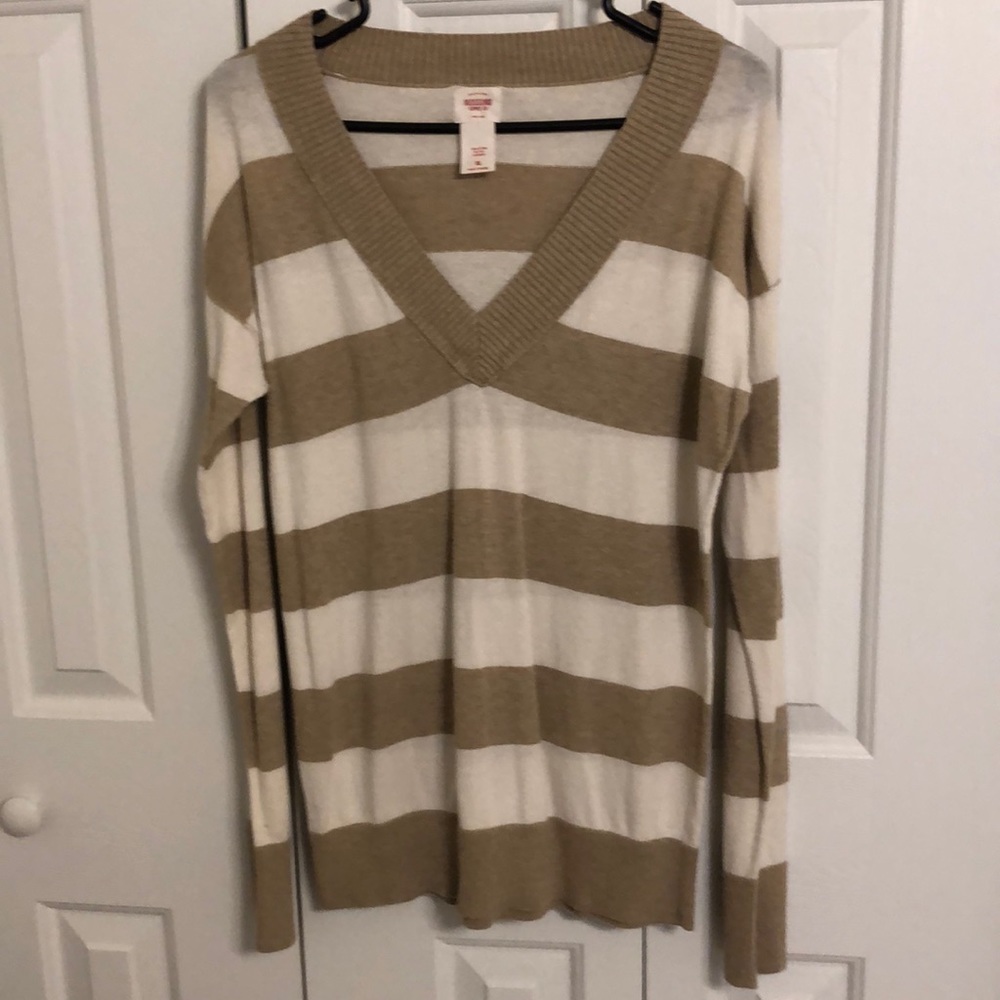 Mossimo sweater size XL tan and cream color